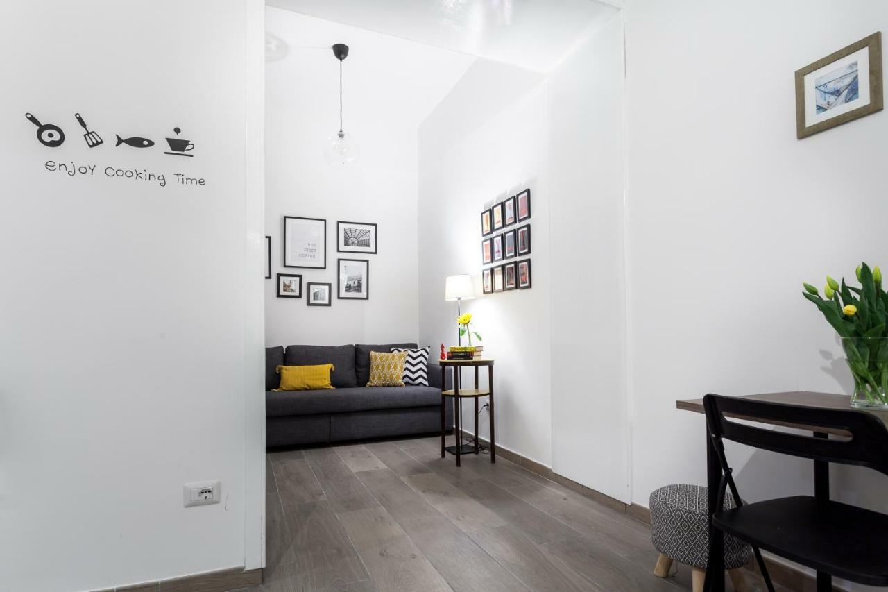 Manuela Apartments Centro storico Naples Extérieur photo