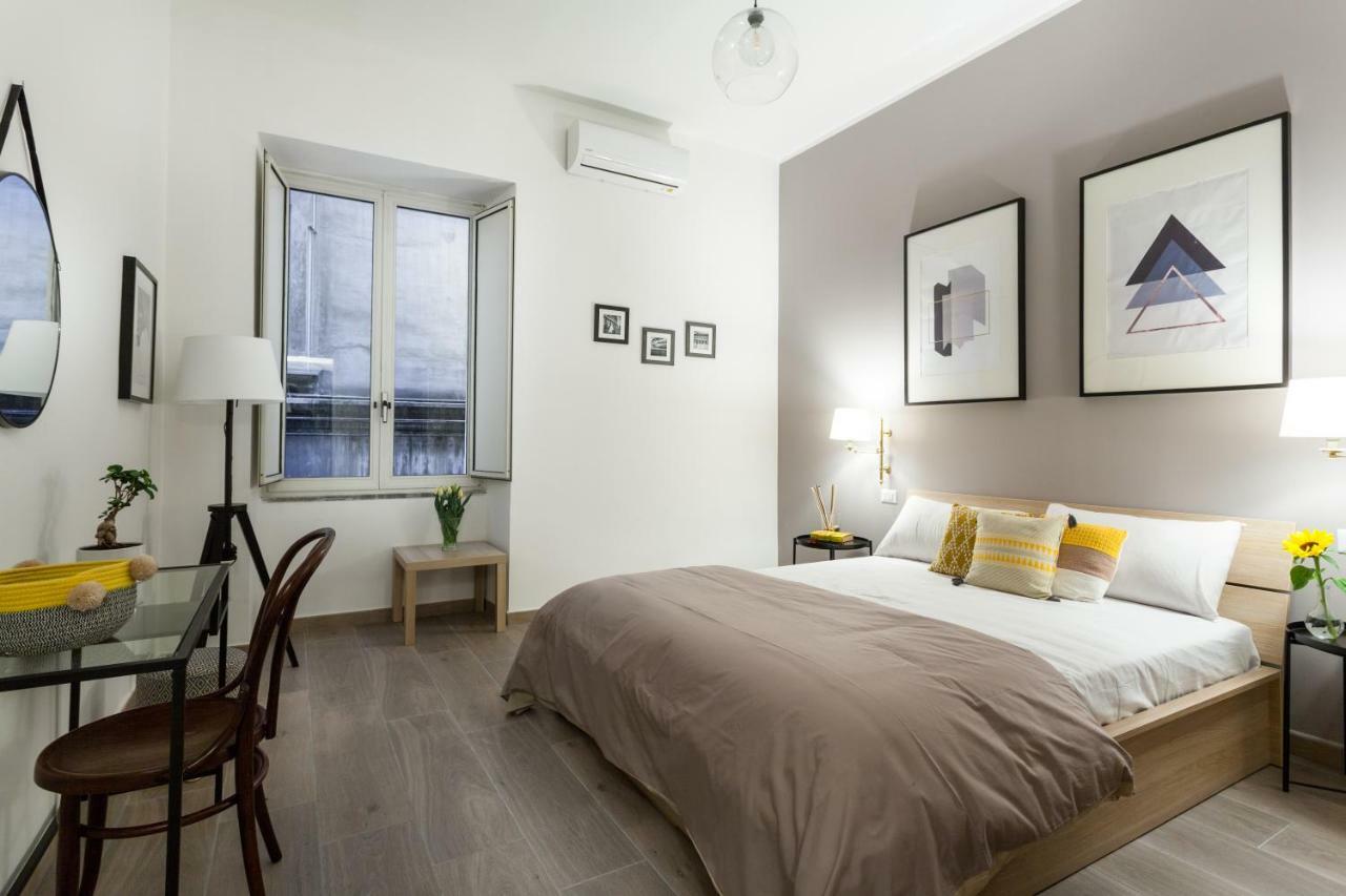 Manuela Apartments Centro storico Naples Extérieur photo