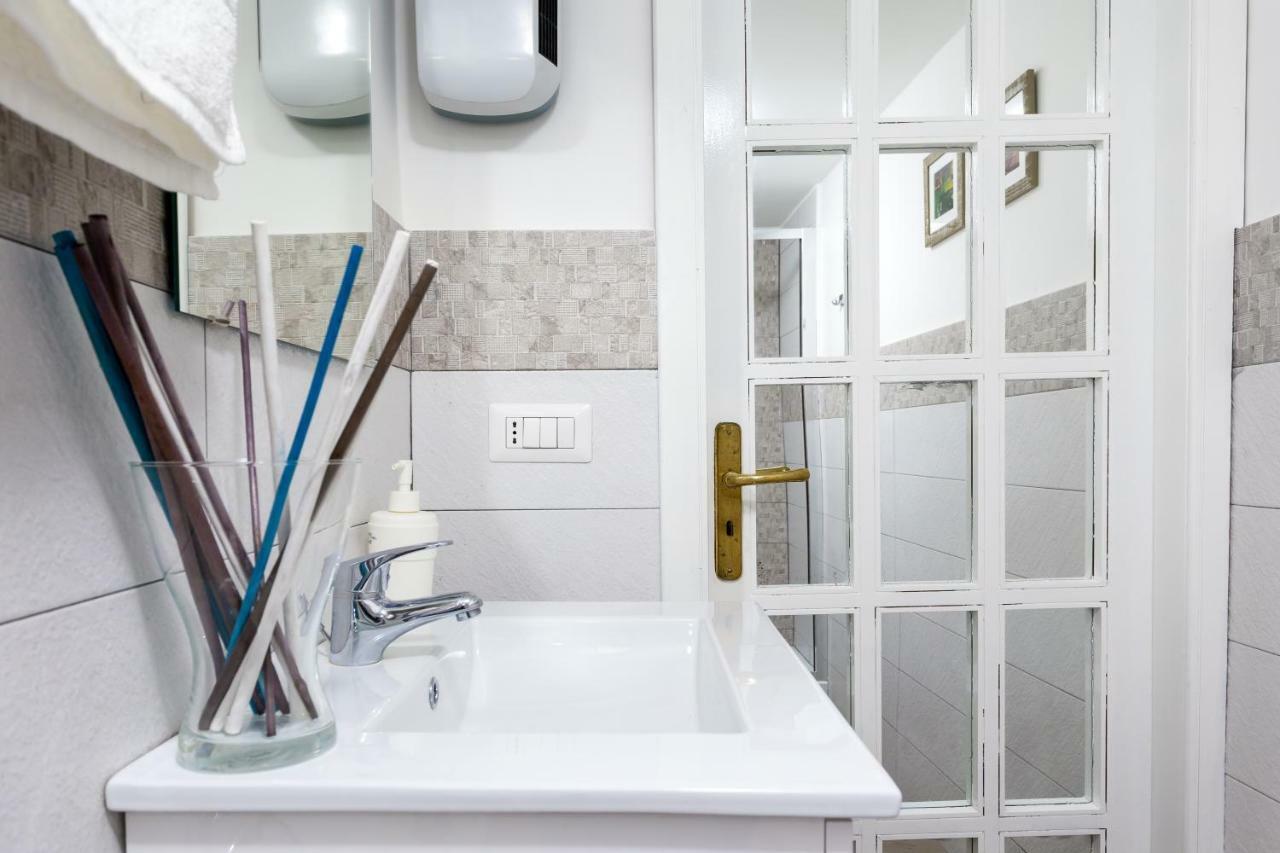 Manuela Apartments Centro storico Naples Extérieur photo