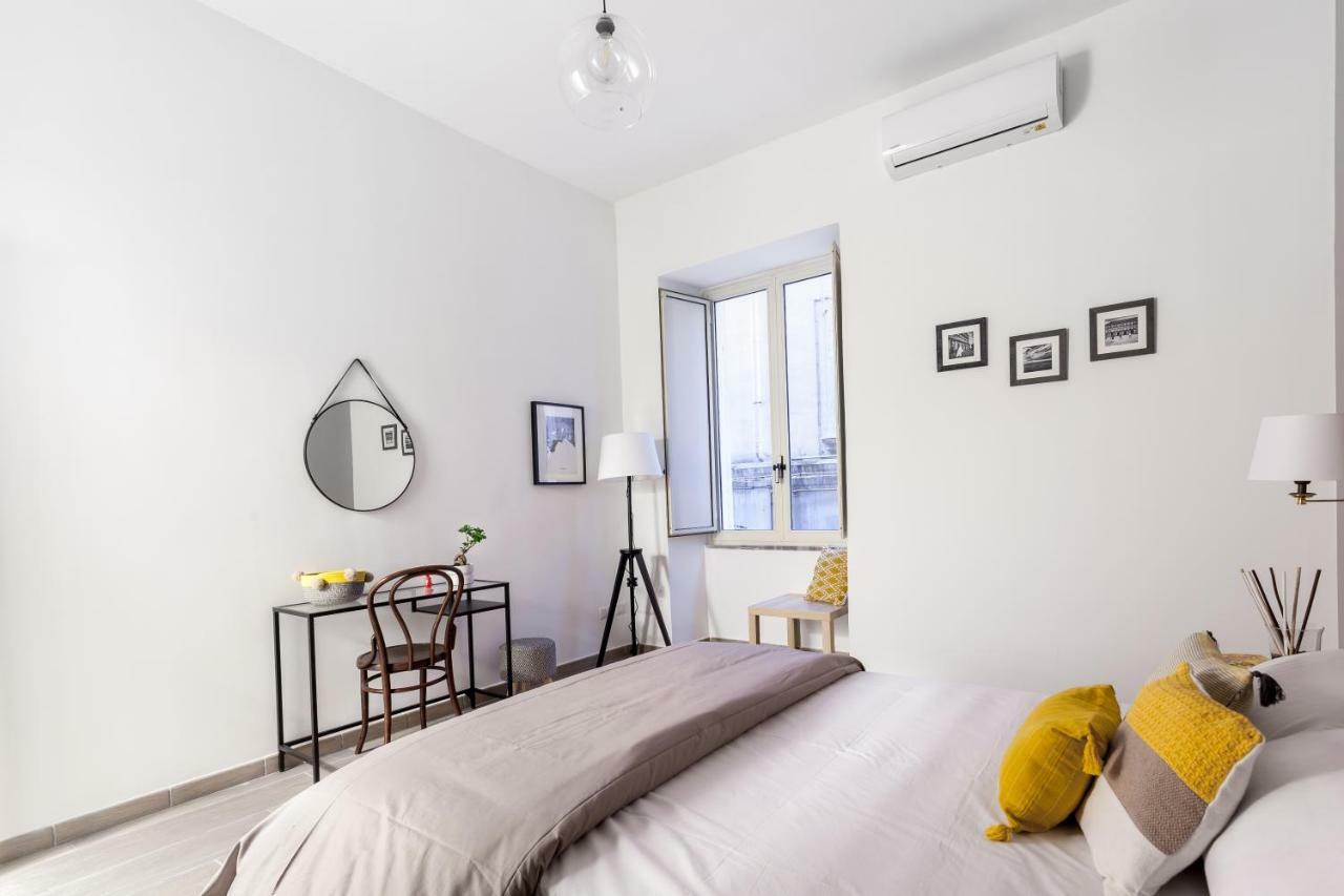Manuela Apartments Centro storico Naples Extérieur photo