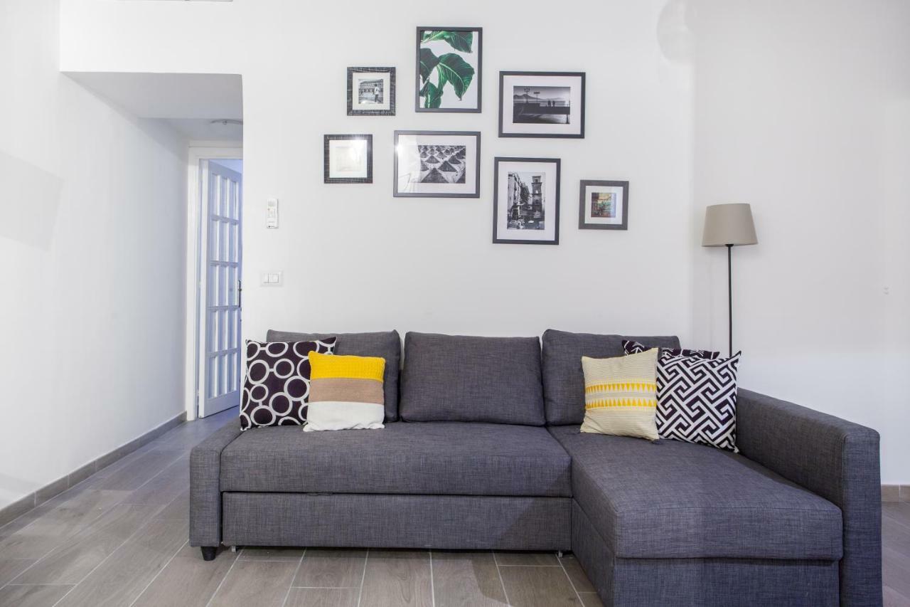 Manuela Apartments Centro storico Naples Extérieur photo